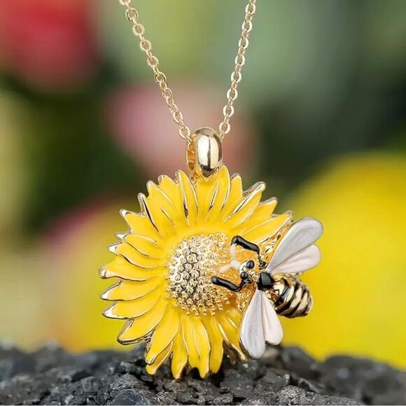 BEE PENDANT NECKLACE ‘BEE MINE’ - Picture 1 of 3
